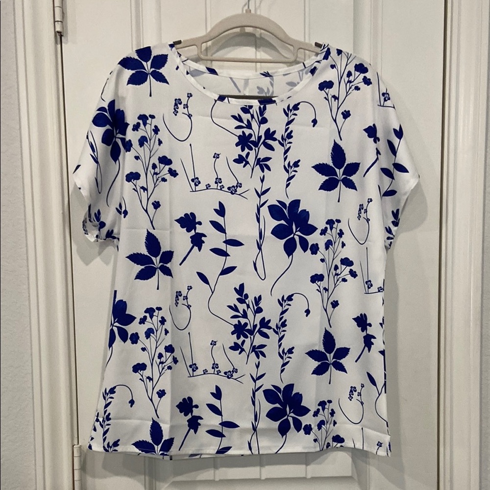 NWOT Floral Print Women's Top - Blue and White